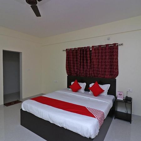 Oyo Hotel Ayush Palace Cuttack Exterior foto