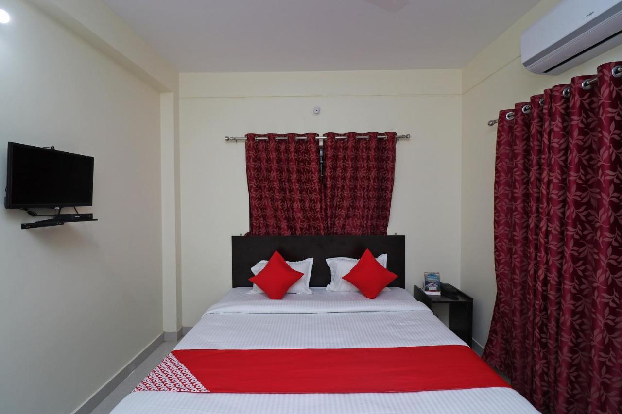 Oyo Hotel Ayush Palace Cuttack Exterior foto