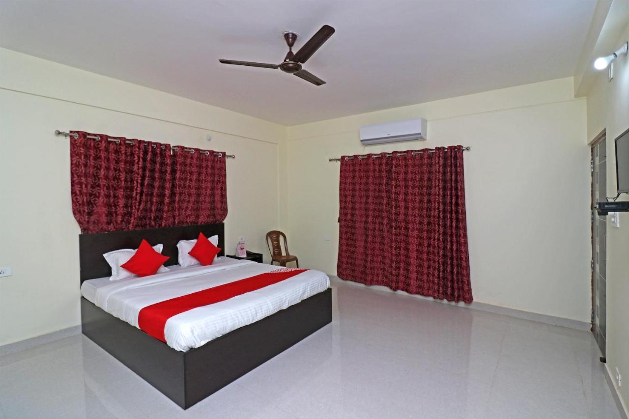 Oyo Hotel Ayush Palace Cuttack Exterior foto