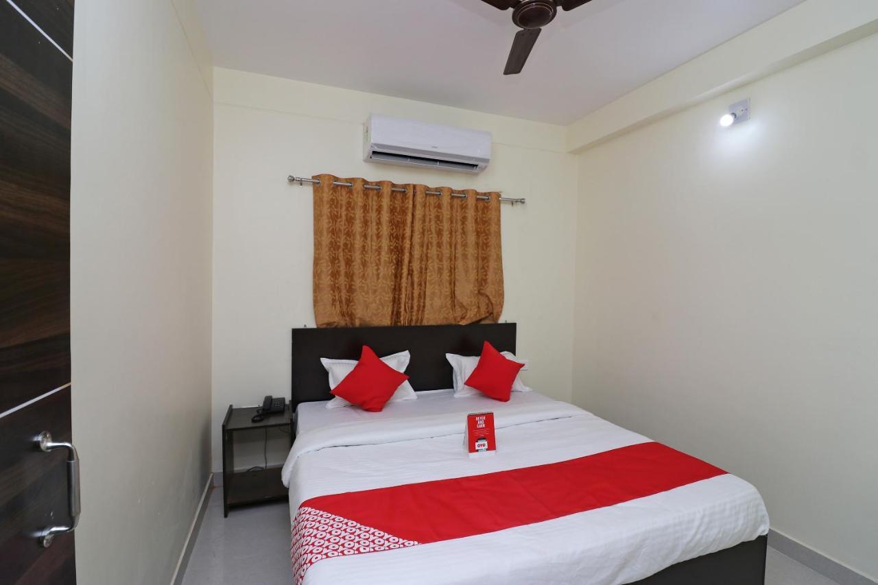 Oyo Hotel Ayush Palace Cuttack Exterior foto