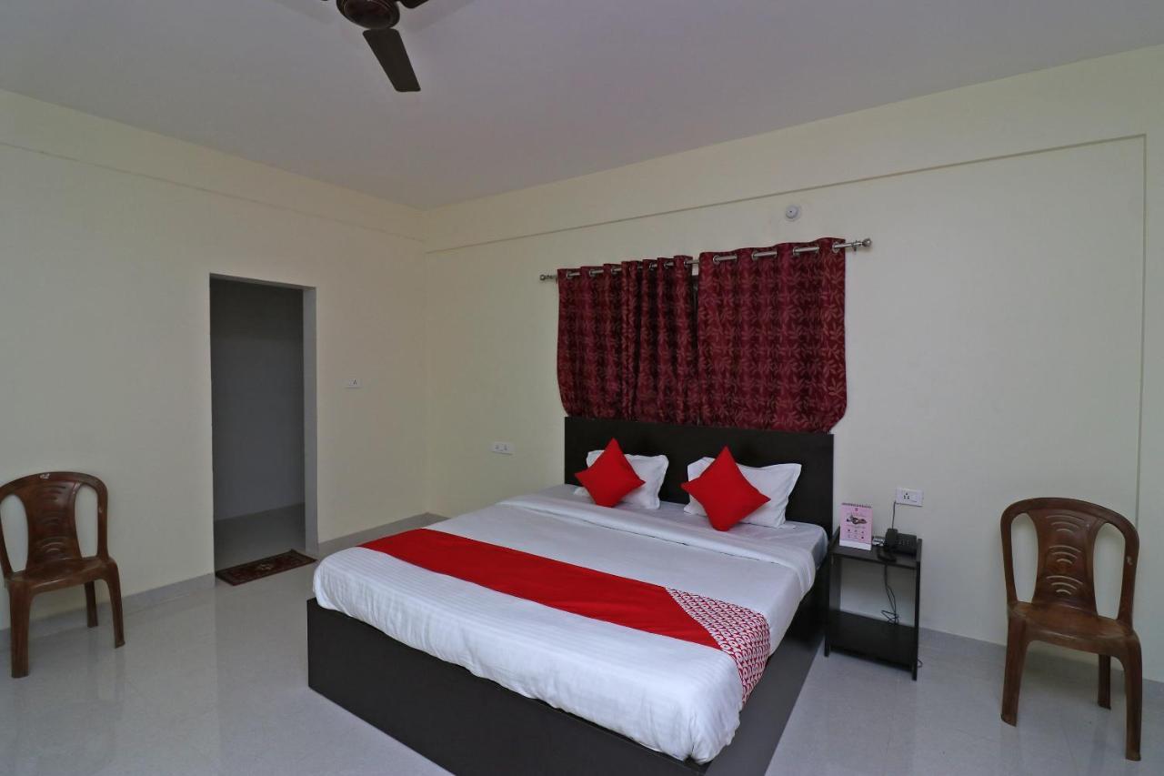 Oyo Hotel Ayush Palace Cuttack Exterior foto