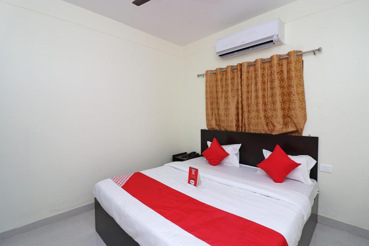 Oyo Hotel Ayush Palace Cuttack Exterior foto