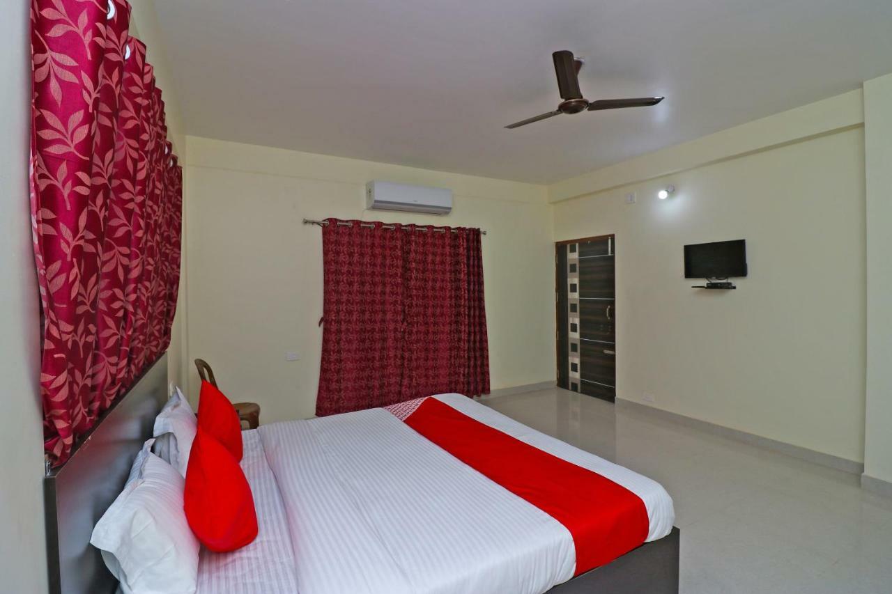 Oyo Hotel Ayush Palace Cuttack Exterior foto